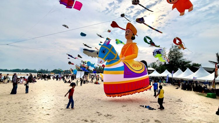 Tamil Nadu Team Skyters Wins Creative Kite Champion Award at Kuantan International Kite Festival 4.0
